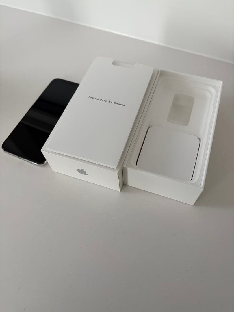 Apple iPhone Xs 256GB SIMフリー