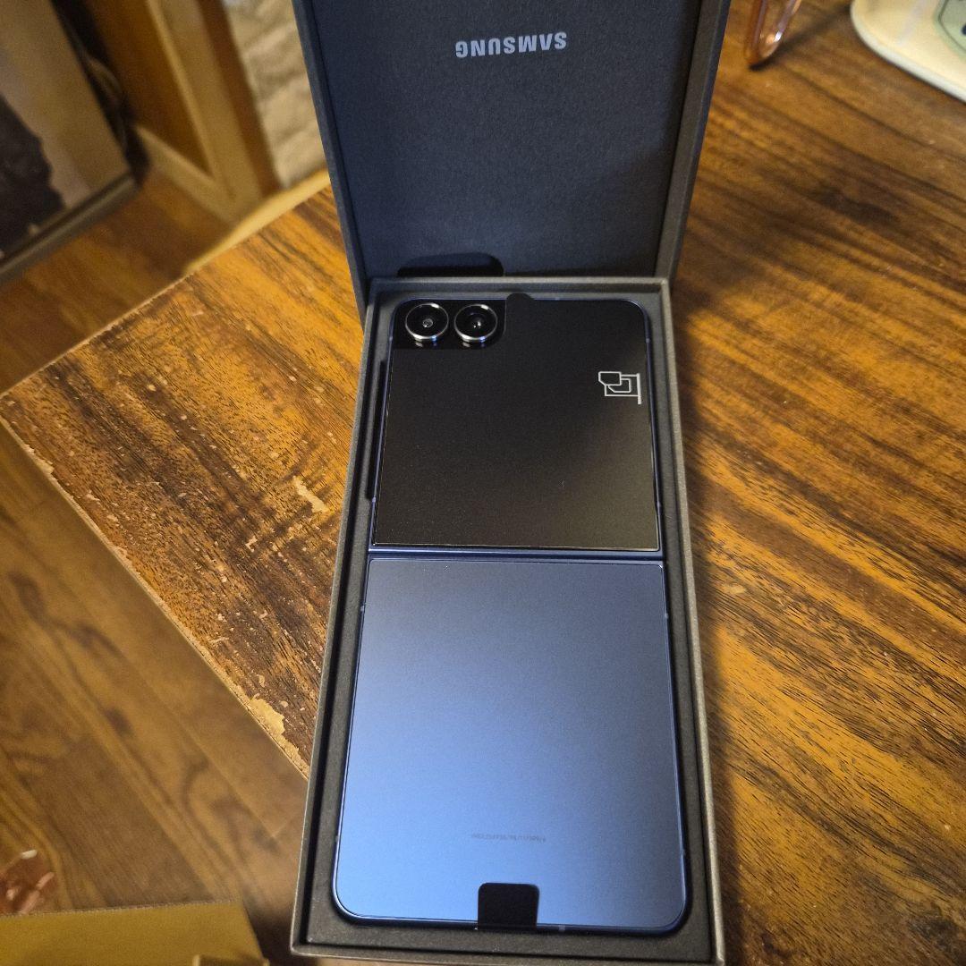 Samsung GALAXY Zfilp7本体新品未使用品ブルーシャドウ