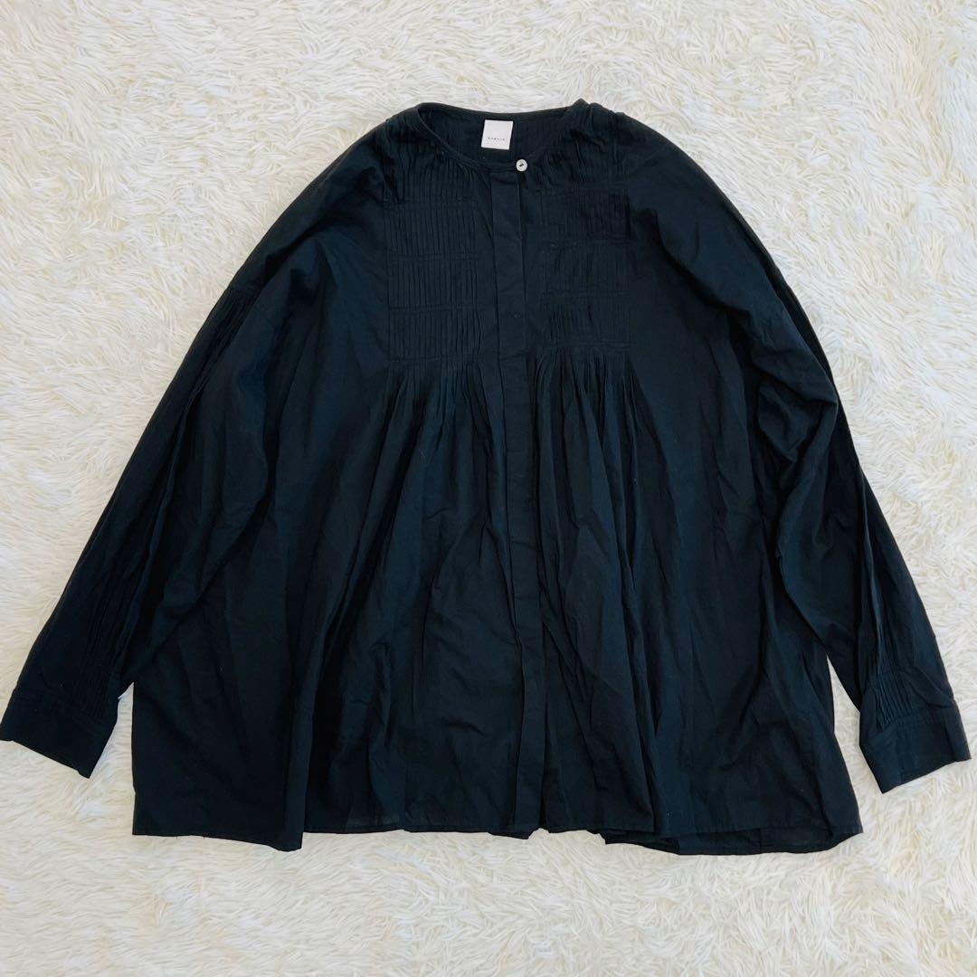 美品 25ss かぐれ コットンピンタックブラウス 黒 ブラウス 近年 長袖