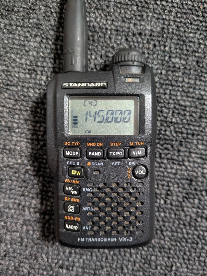 YAESU VX-3 144/430 MHz　デュアルバンドトランシーバー