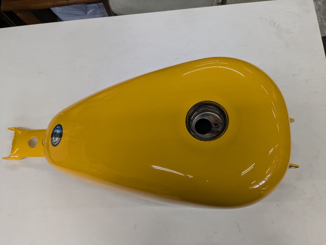 ハーレーXL スポーツスター系タンク　 Forty-Eight タンク イエロー