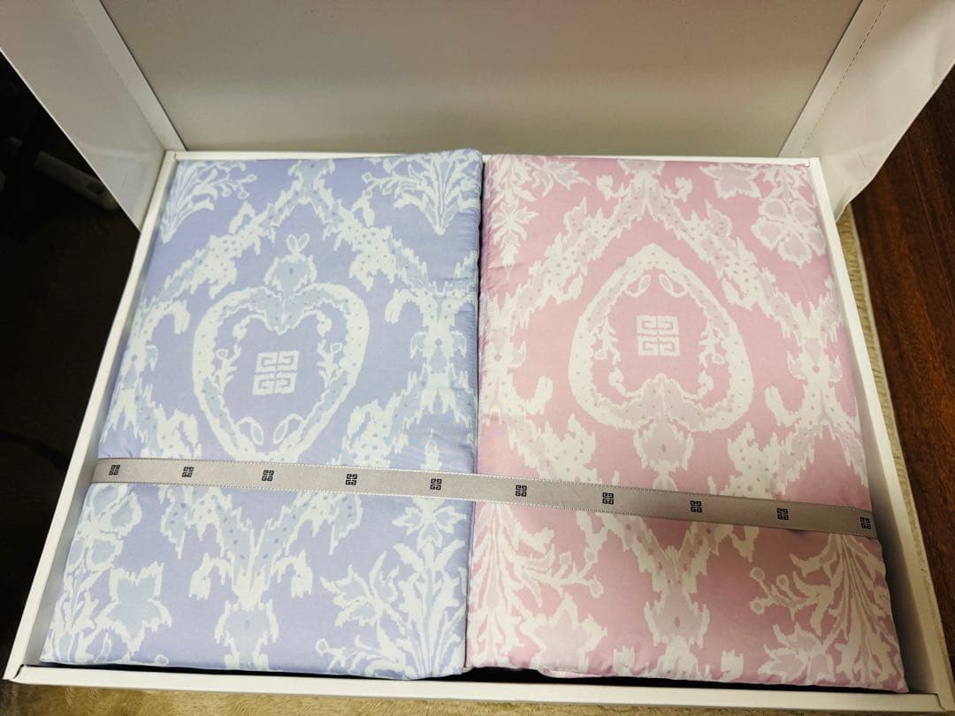 GIVENCHY 洗える羽毛掛け布団2枚組