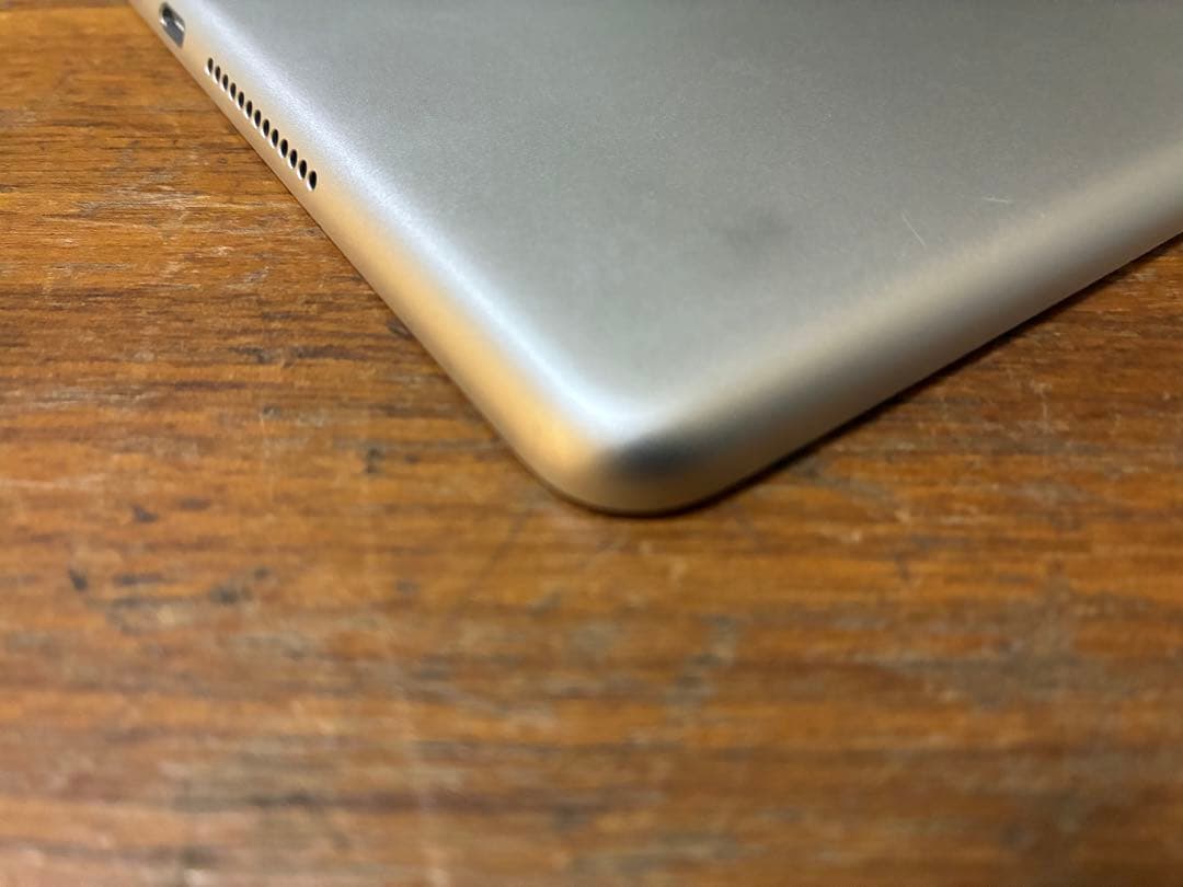 iPad 第8世代 WiFi+Celluler 32GB 動作確認済　シルバー