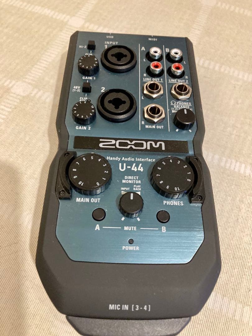 ZOOM U-44 オーディオインターフェイス