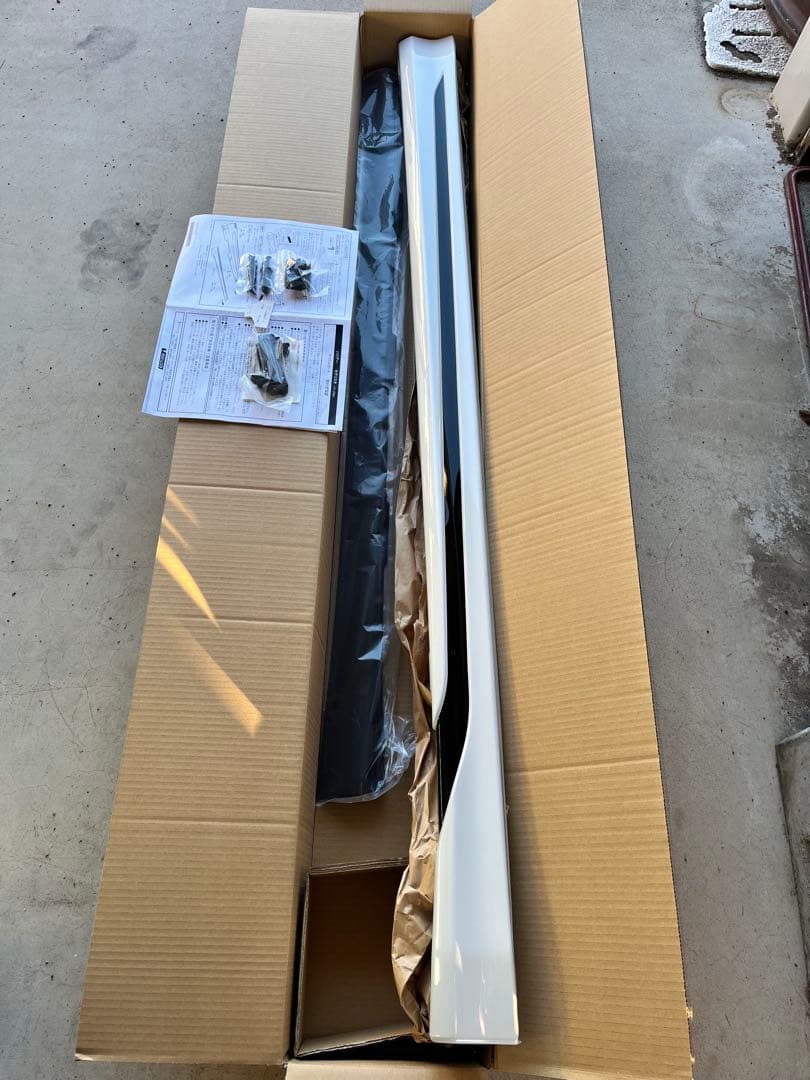 60ハリアー モデリスタサイドスカート 右側　070ホワイト 取り付け金具　新品