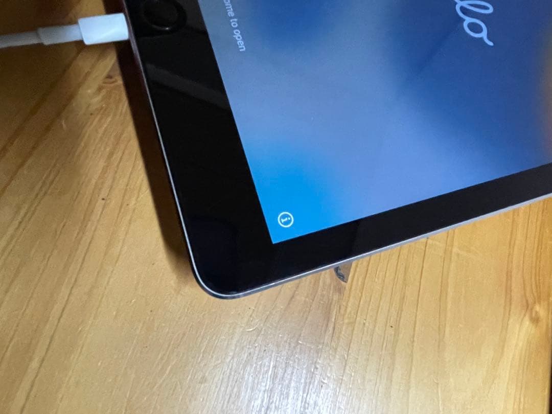 iPad Air2 9.7インチ シルバー セルラーモデル 64GB 動作確認済