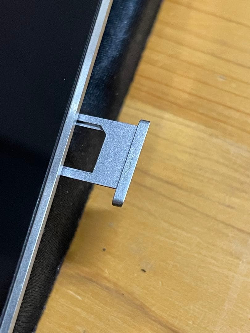 iPad Air2 9.7インチ シルバー セルラーモデル 64GB 動作確認済