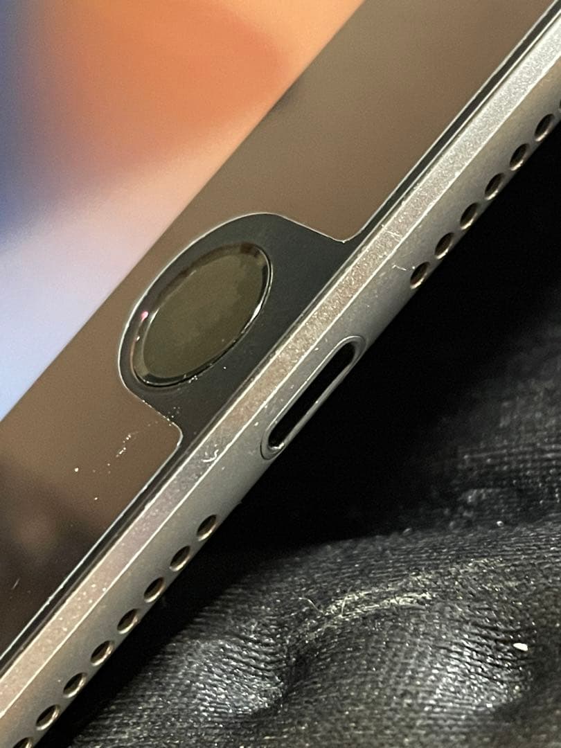 iPad Air2 9.7インチ シルバー セルラーモデル 64GB 動作確認済