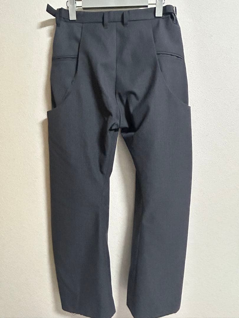 ［NVER FORGET］ カーブシルエットトラウザーズ