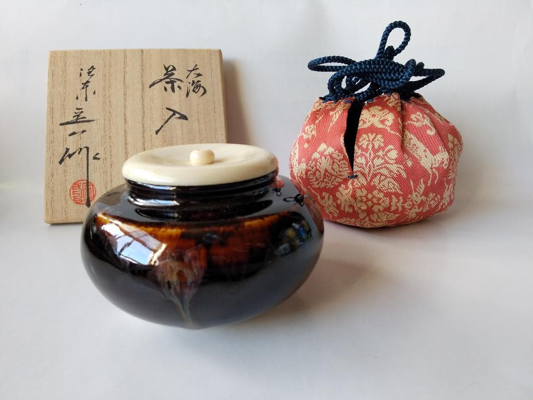 桶谷定一 大海茶入 仕覆 亀甲龍紋緞子 茶道具 共箱 茶入 新品 未使用 保管品
