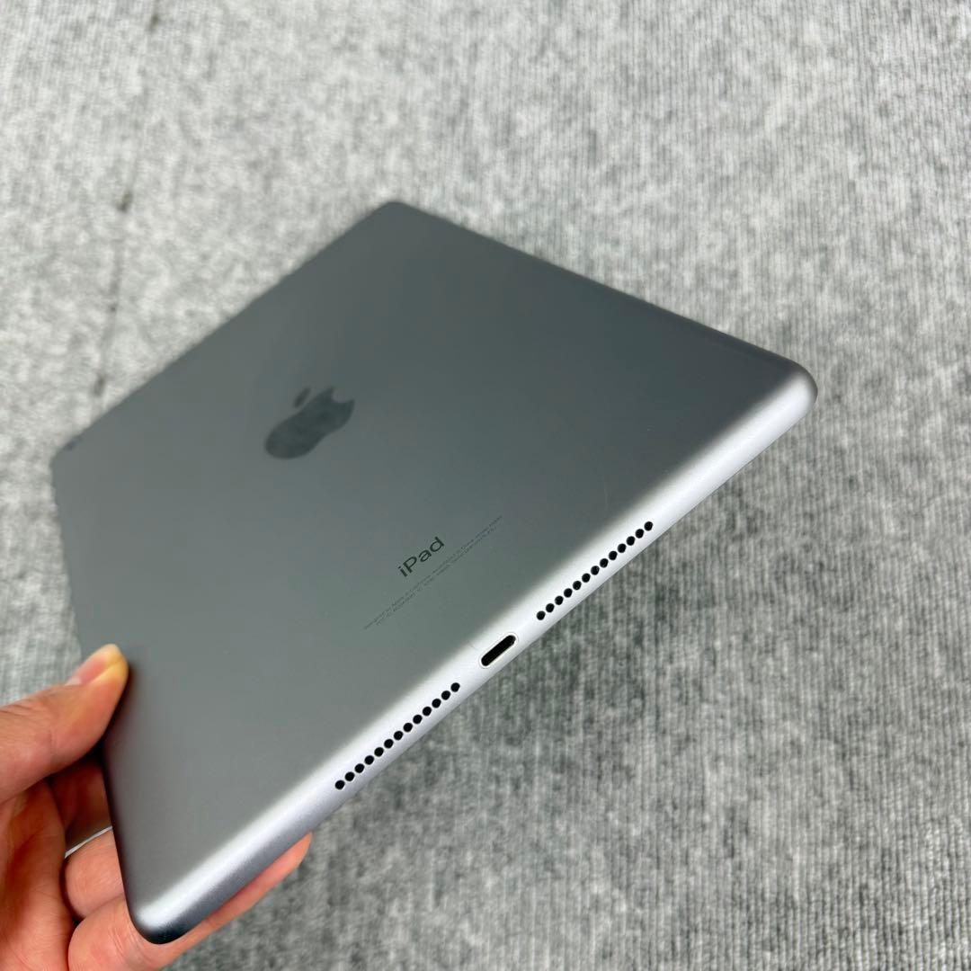 美品iPad 第6世代 (2018) 32GB Wi-Fiモデル スペースグレイ