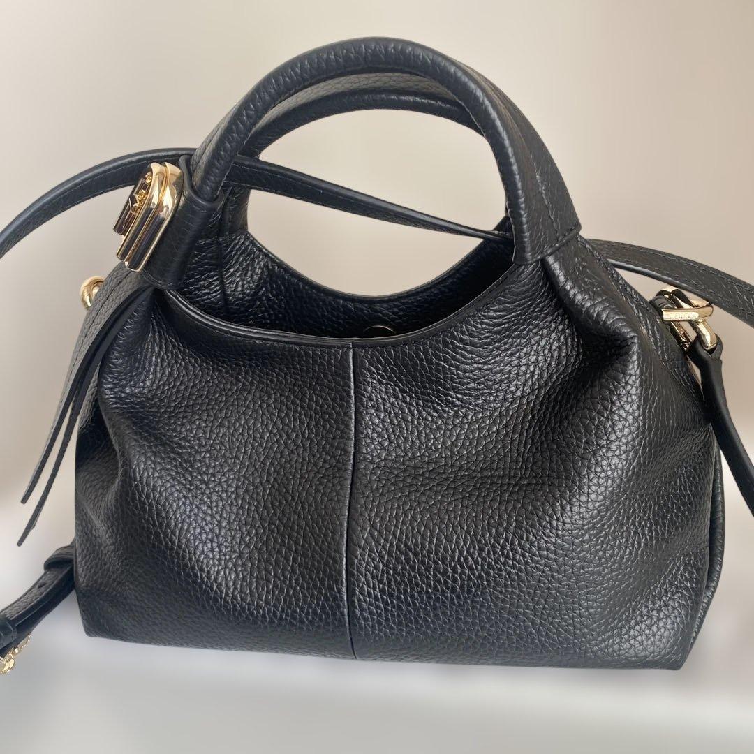 フルラ　ブラックレザーショルダーバッグ