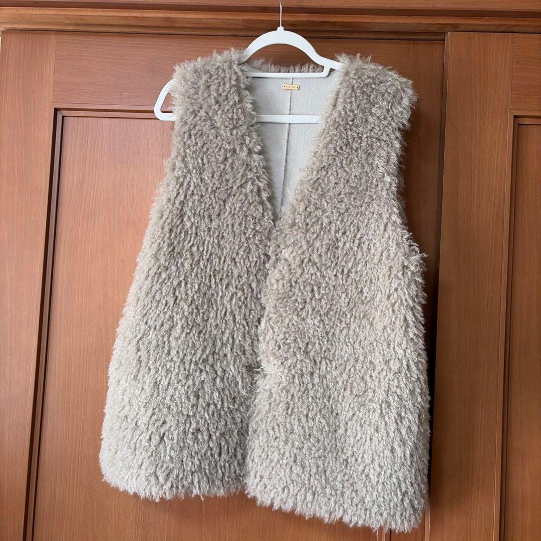 rose　マイカ&ディール　ベージュファーベスト ノーカラー