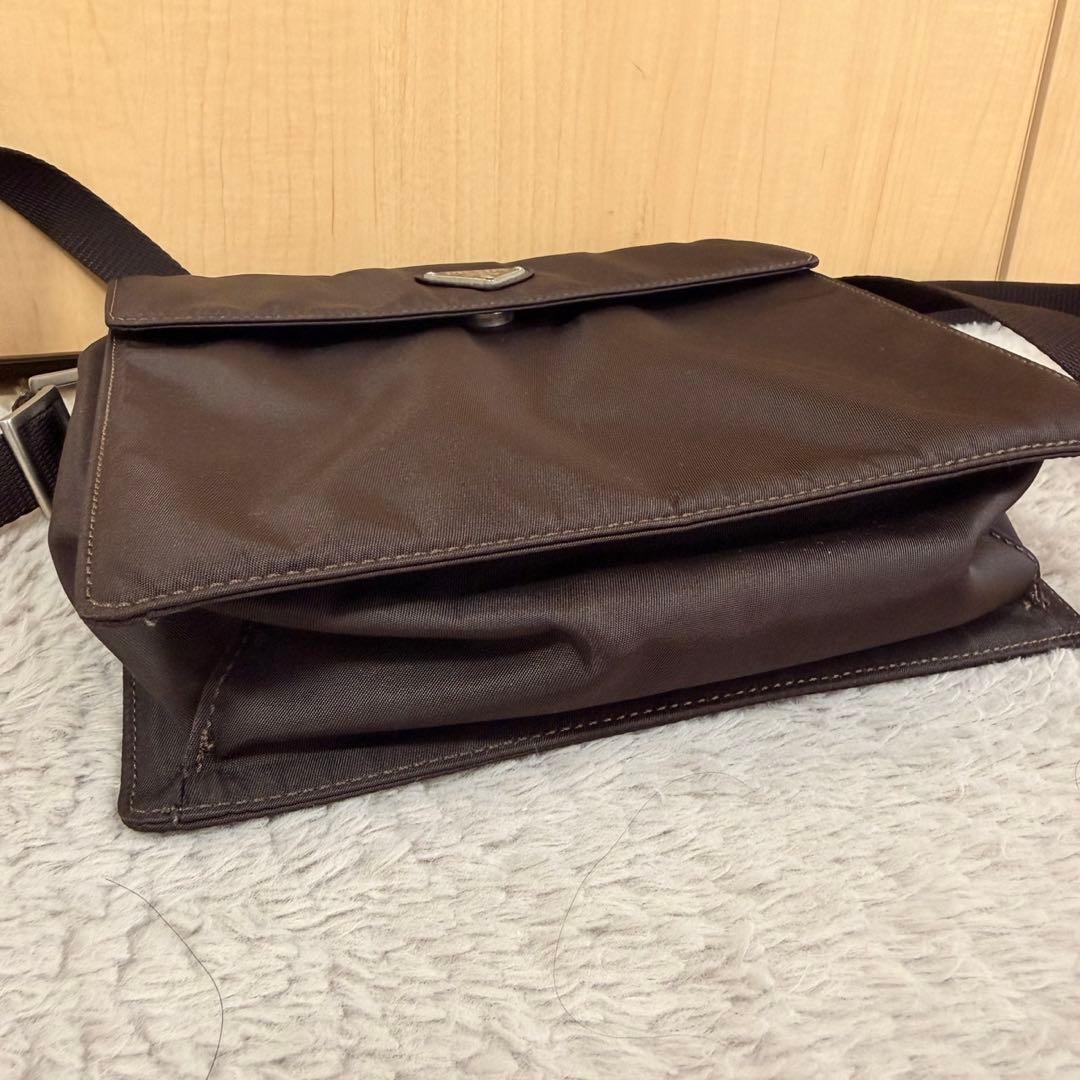 美品PRADA ナイロン ショルダーバッグ ブラウン 三角ロゴ