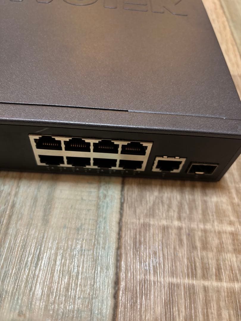 VIVOTEK AW-GEV-104A-130 8ポート por スイッチ