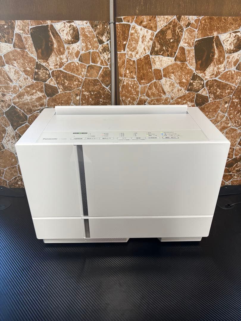 大幅値下げ！ 美品 パナソニック 衣類乾燥除湿機 F-YHX90B 2024年