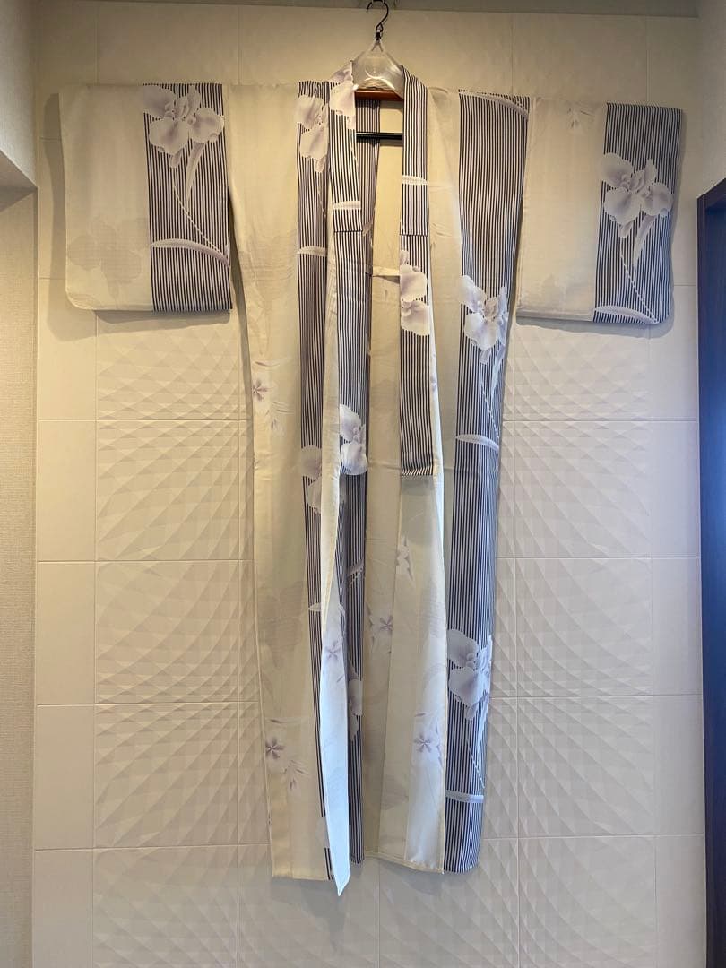 ひ*ん様 【美品】【撫松庵】夏に快適！セオα 浴衣 あやめ縞アイボリー