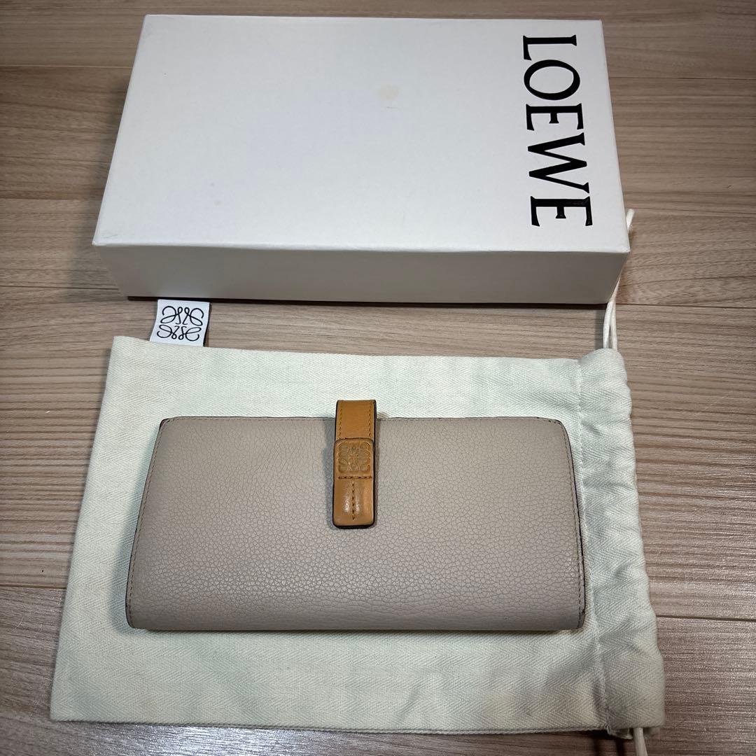 LOEWE ベージュ レザー 長財布