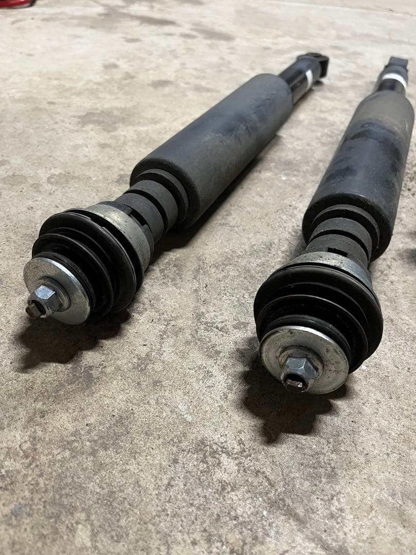 LA400 純正ショック　l275