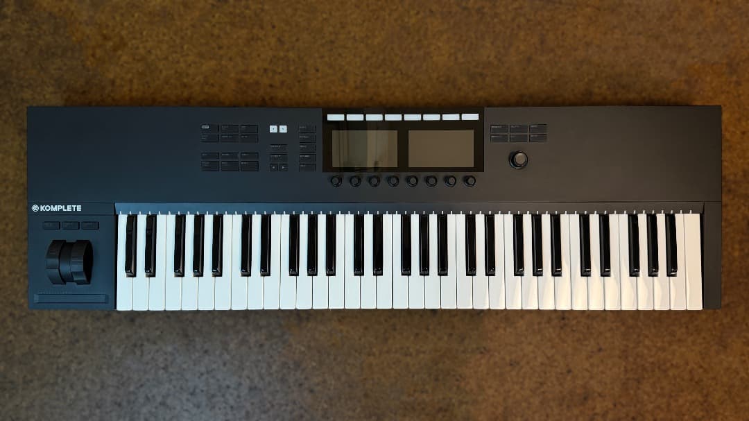 KOMPLETE KONTROL S61 MK2（ライセンス登録可・おまけ付き）