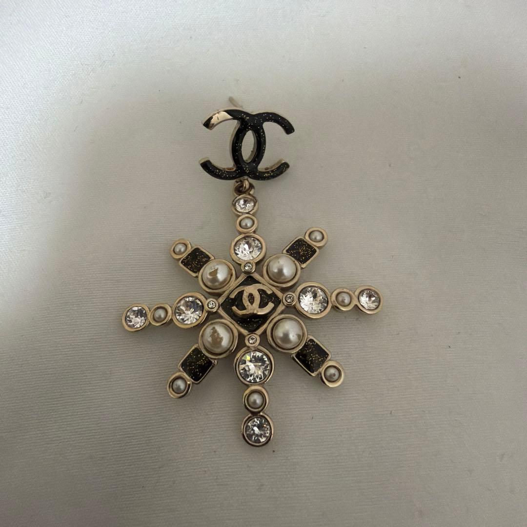 t*i様 CHANEL 雪の結晶モチーフ ピアス