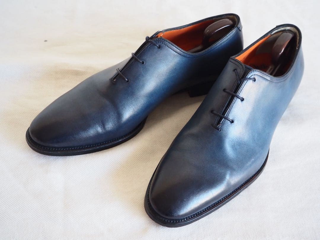 靴 Santoni Navy hole cut dress shoes