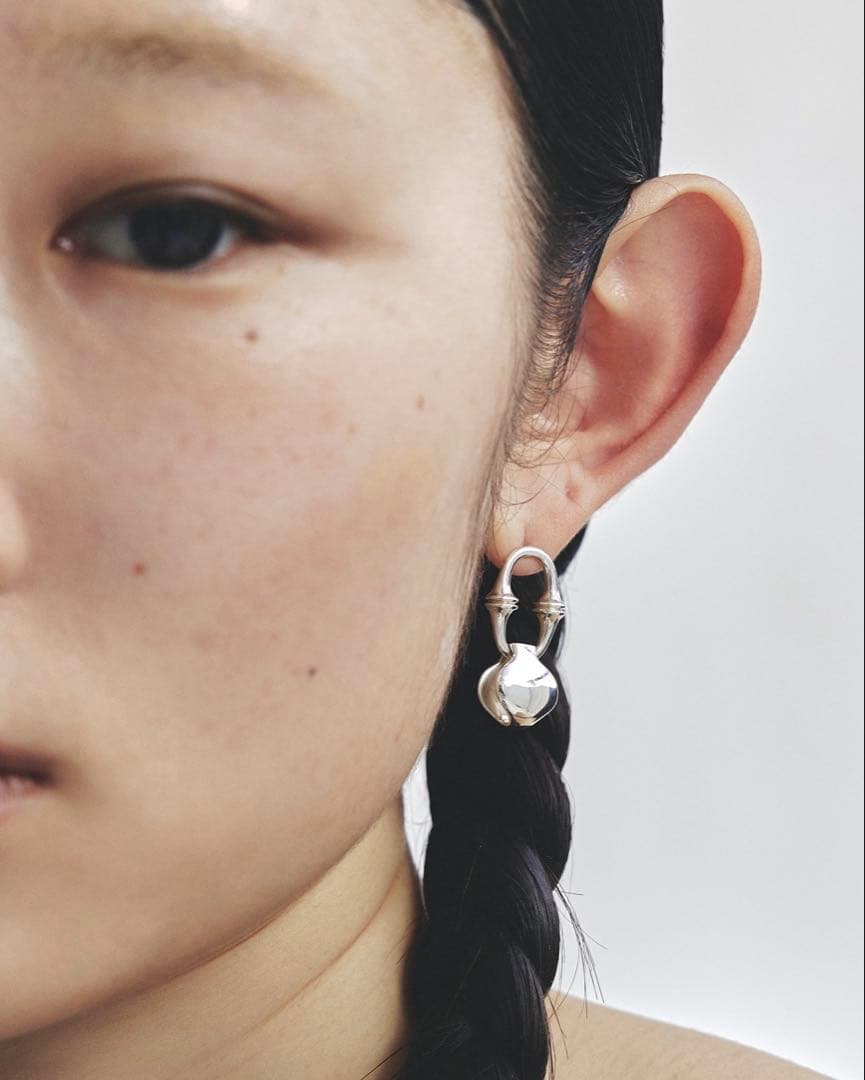 ヒアーズ h‘eres SPINAL DOUBLE PIERCE 片耳