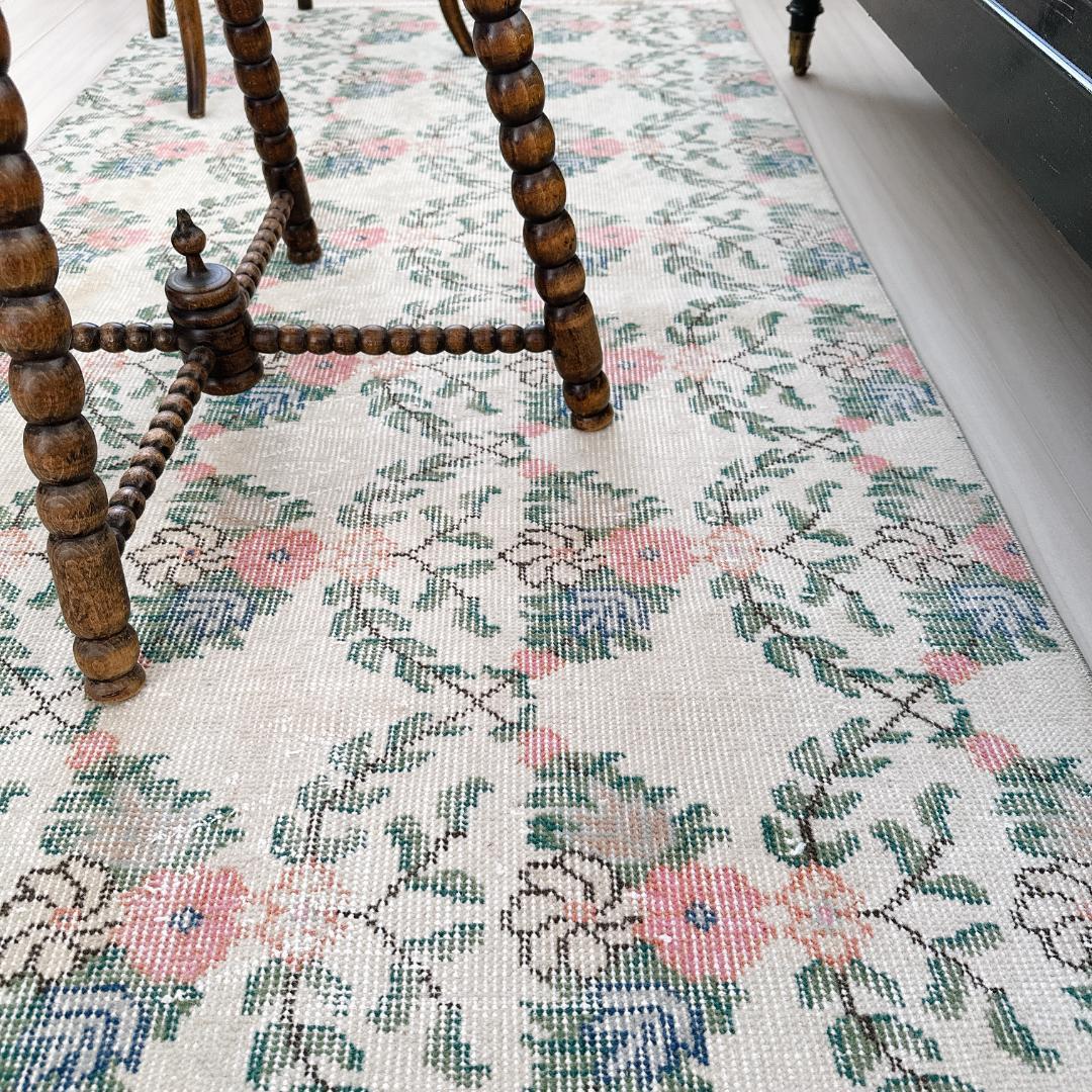 トルコ ヴィンテージラグ A117 クリーム コーラルピンク ダークグリーン