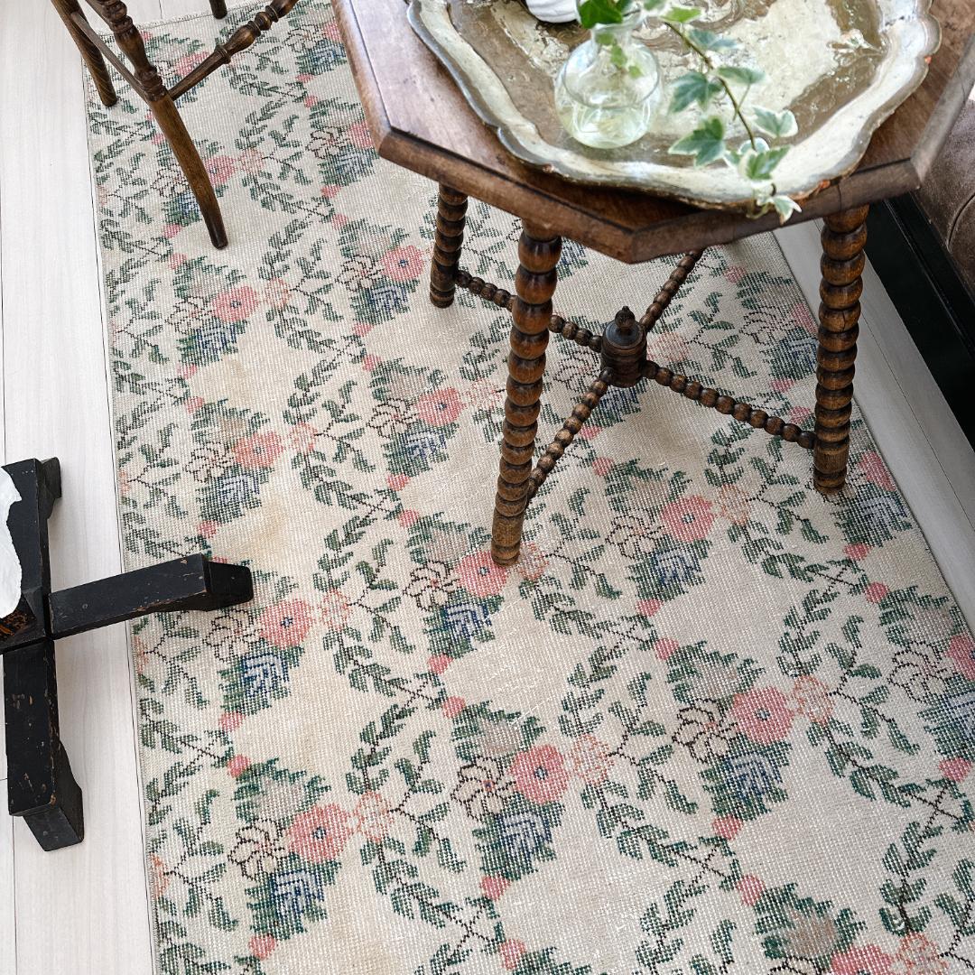 トルコ ヴィンテージラグ A117 クリーム コーラルピンク ダークグリーン