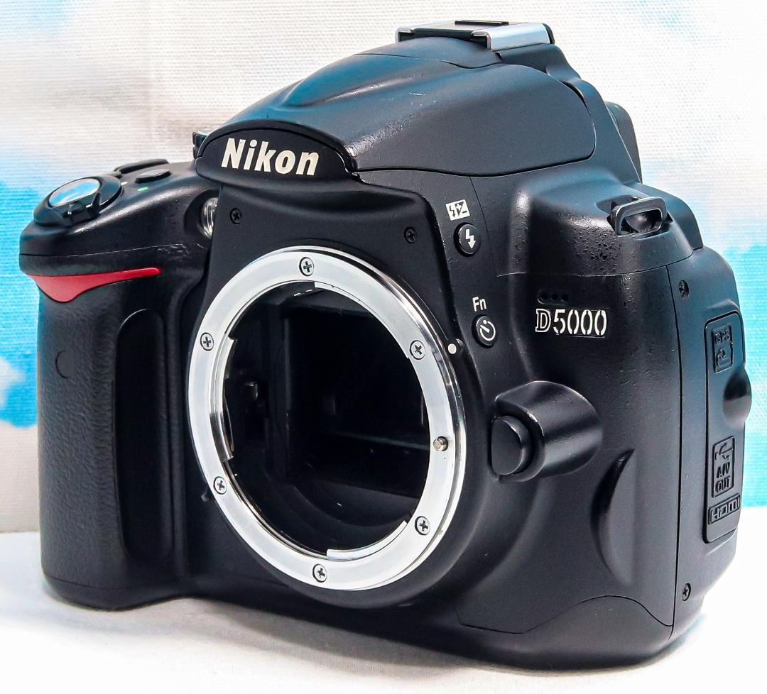ニコン Nikon D5000⭐️スマホに転送♪⭐️自撮りラクラク⭐️即日発送