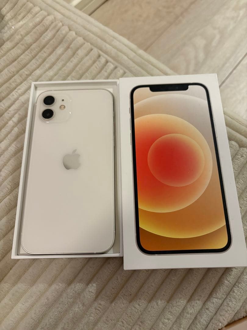 【美品】 Apple iPhone 12 ホワイト 本体