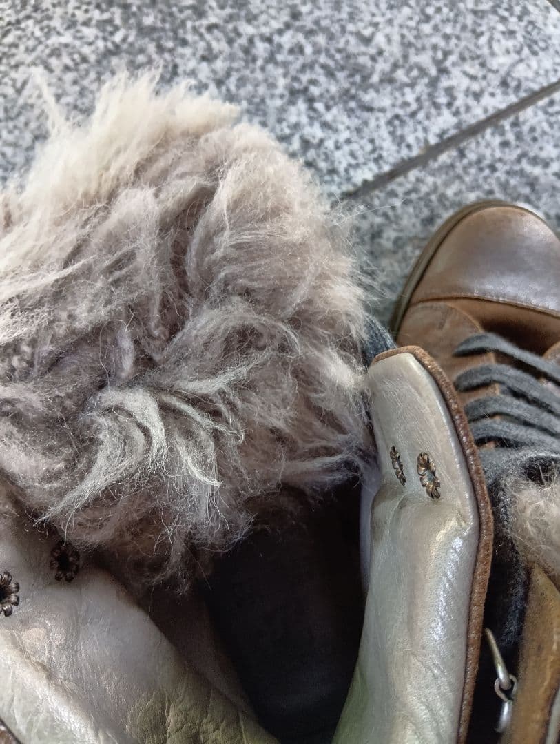 ブルネロクチネリ　ブラウンレザーのハイカットムートンブーツ