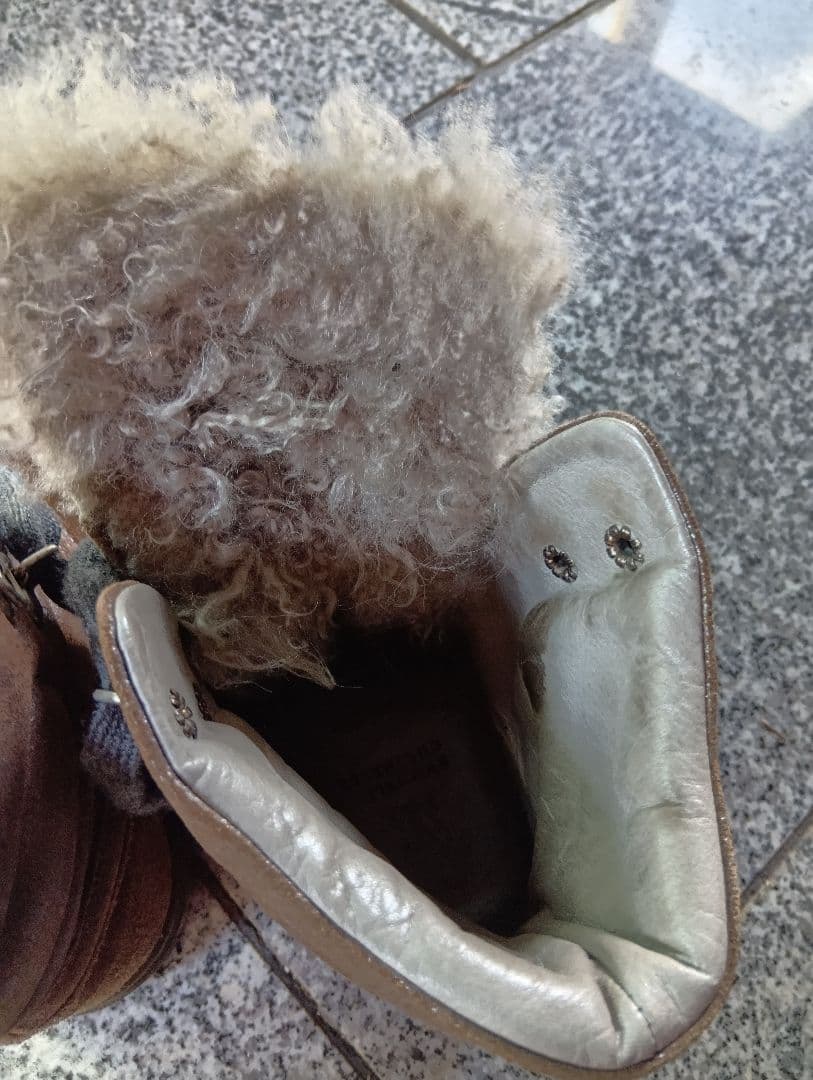 ブルネロクチネリ　ブラウンレザーのハイカットムートンブーツ