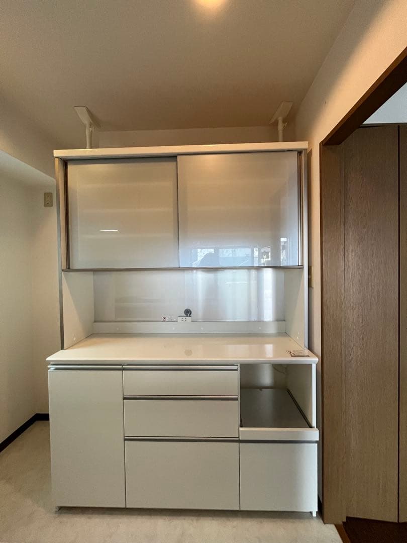 パウモナ　食器棚