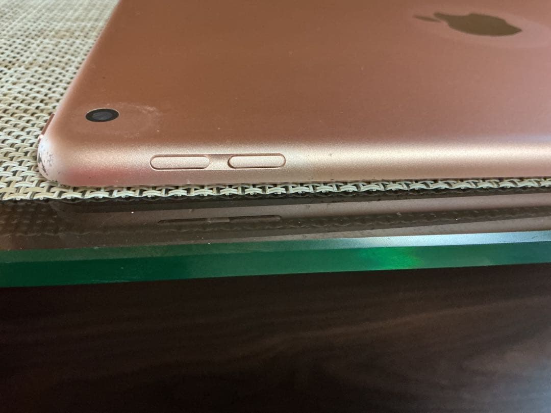 Apple iPad 第7世代　32GB 外箱、保護フィルム、ケース付き