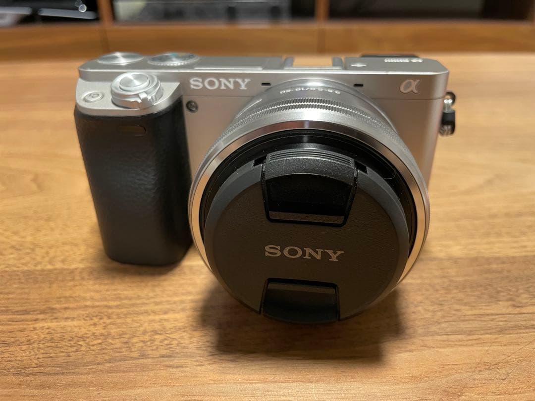SONY α6000 パワーズームレンズキット・レンズ付き