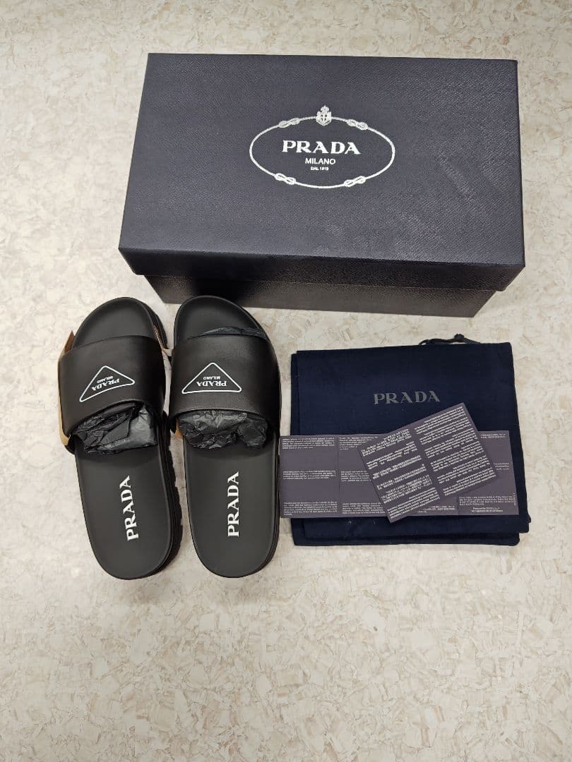 PRADA ブラック レザースライドサンダル