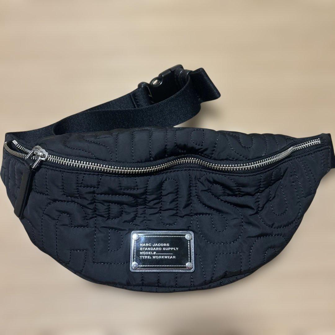 早い者勝ち！美品！Marc Jacobs ボディバッグ