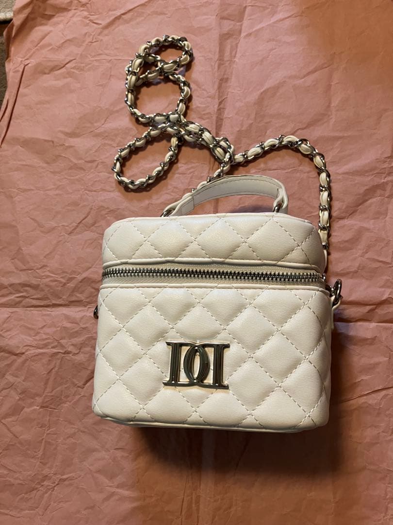 【シルバーパーツ】キルティングスクエアミニバッグ　ホワイト