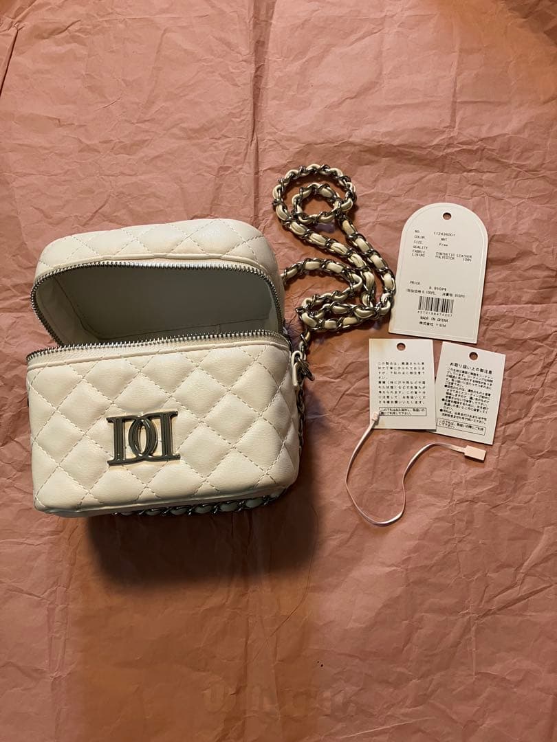 【シルバーパーツ】キルティングスクエアミニバッグ　ホワイト