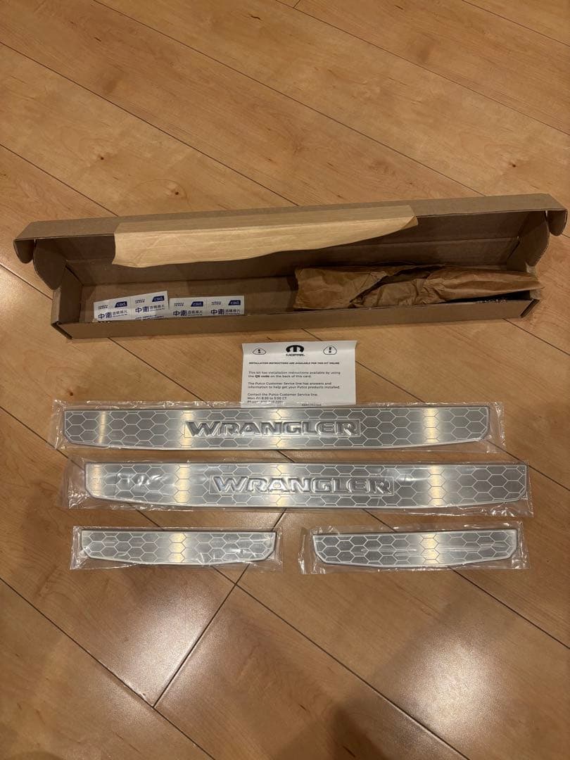 ジープ　ラングラー　純正　新品JL アクセサリー　ステンレススカッフプレート