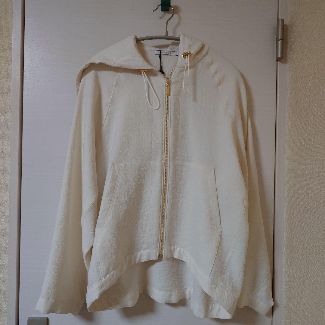 B.E.I.G.E. フード付きアイボリーパーカー