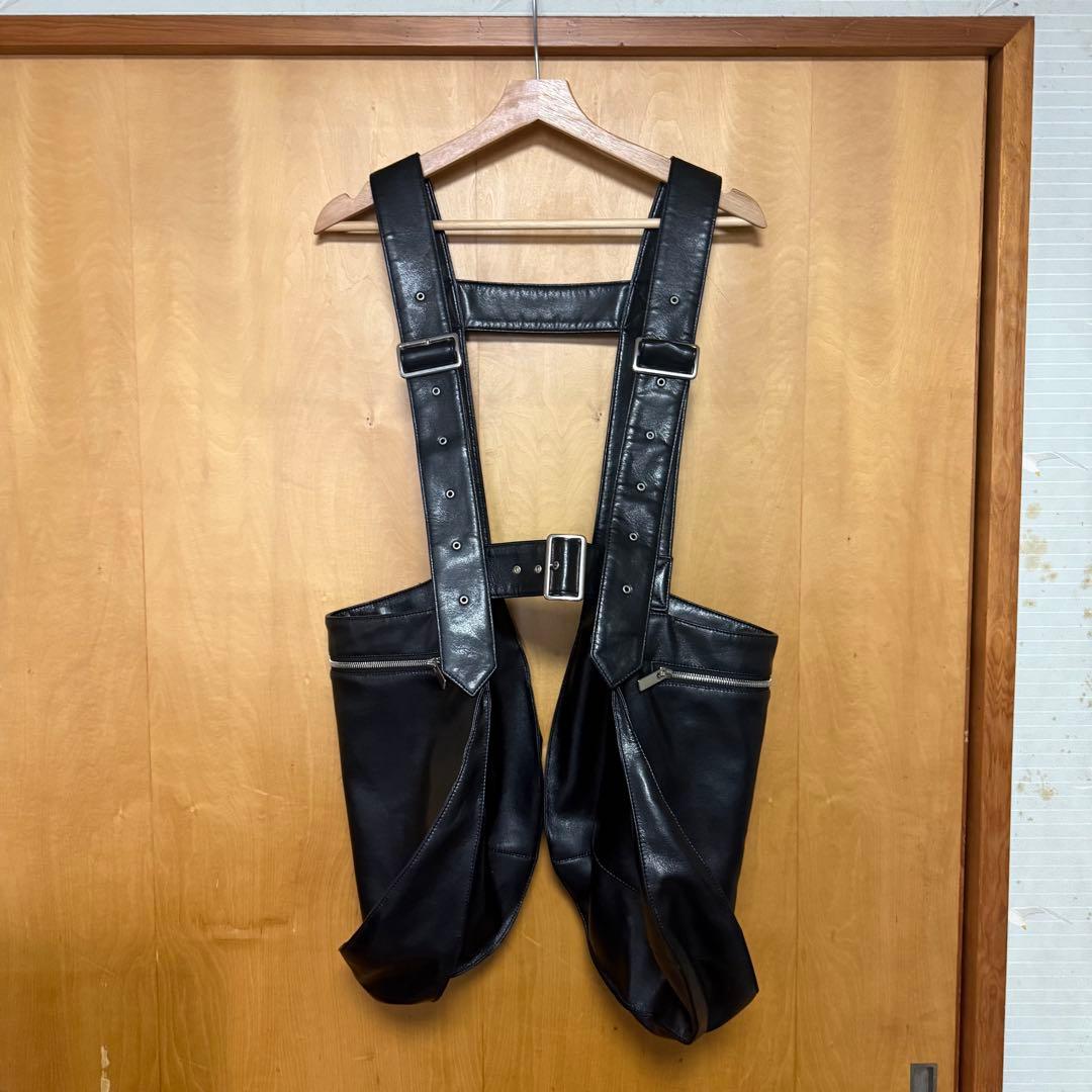 【美品】 noir kei ninomiya レザーハーネスベストバッグ