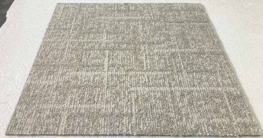 ふらわー　タイルカーペット　４８枚　新品・未使用　国内メーカー