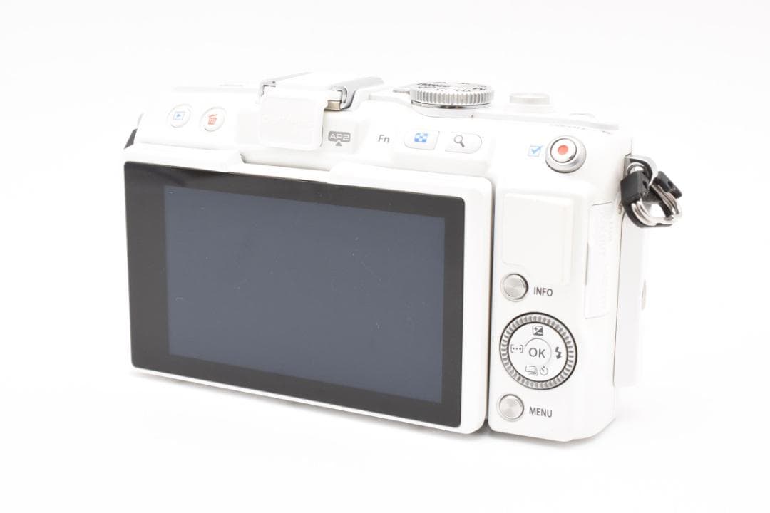 ★美品★OLYMPUS PEN Lite E-PL6 ケース SDカード付