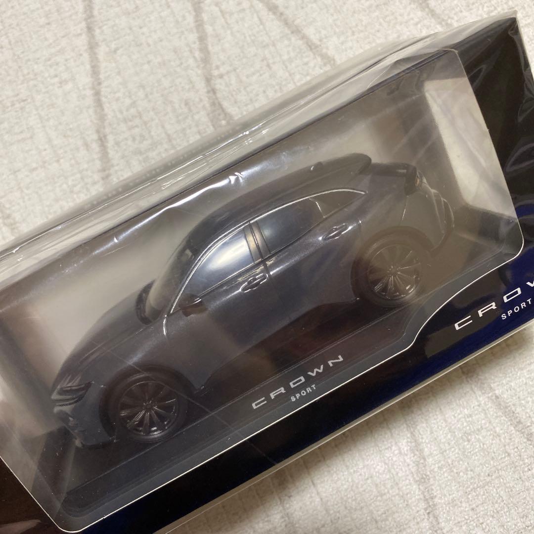トヨタクラウンスポーツ ミニカー アッシュ