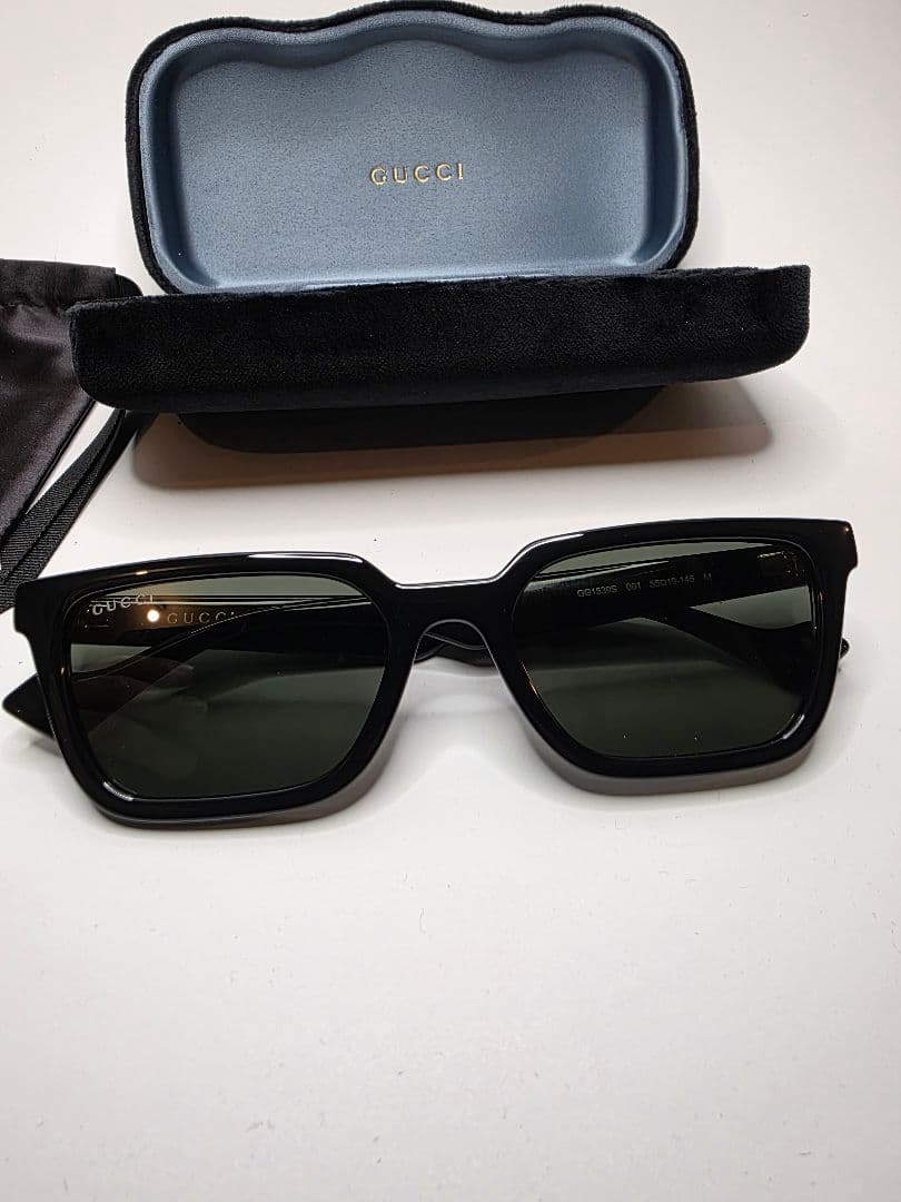 GUCCI ブラックサングラス ケース付き　本物