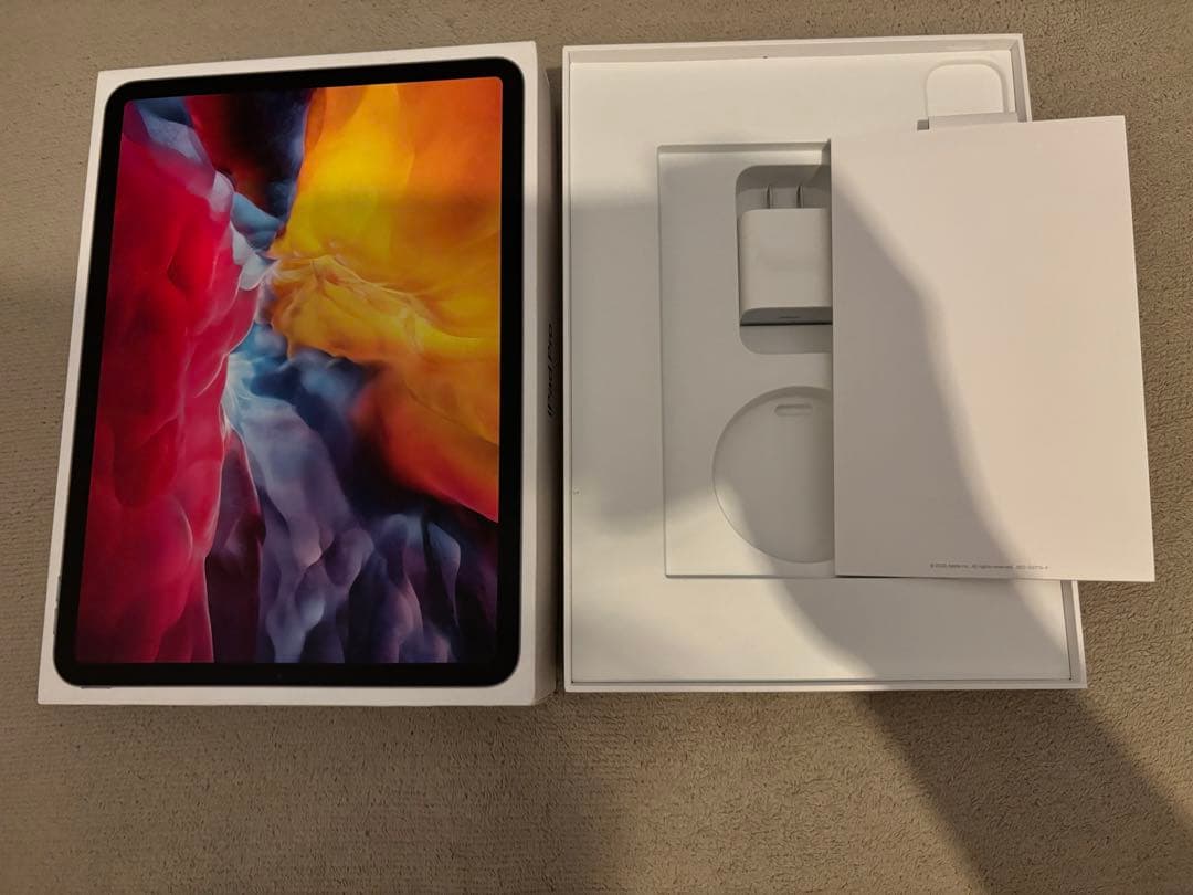 美品 iPad Pro 11インチ 256GB SIMフリ－(ケース付)