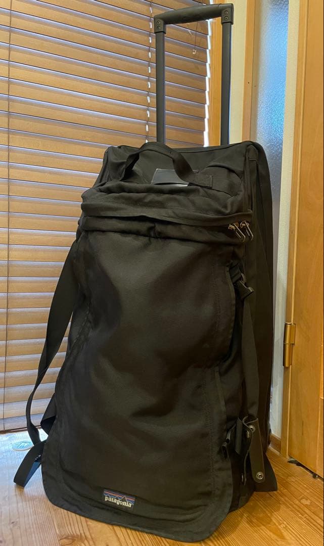 Patagonia ブラック キャリーオンバッグ