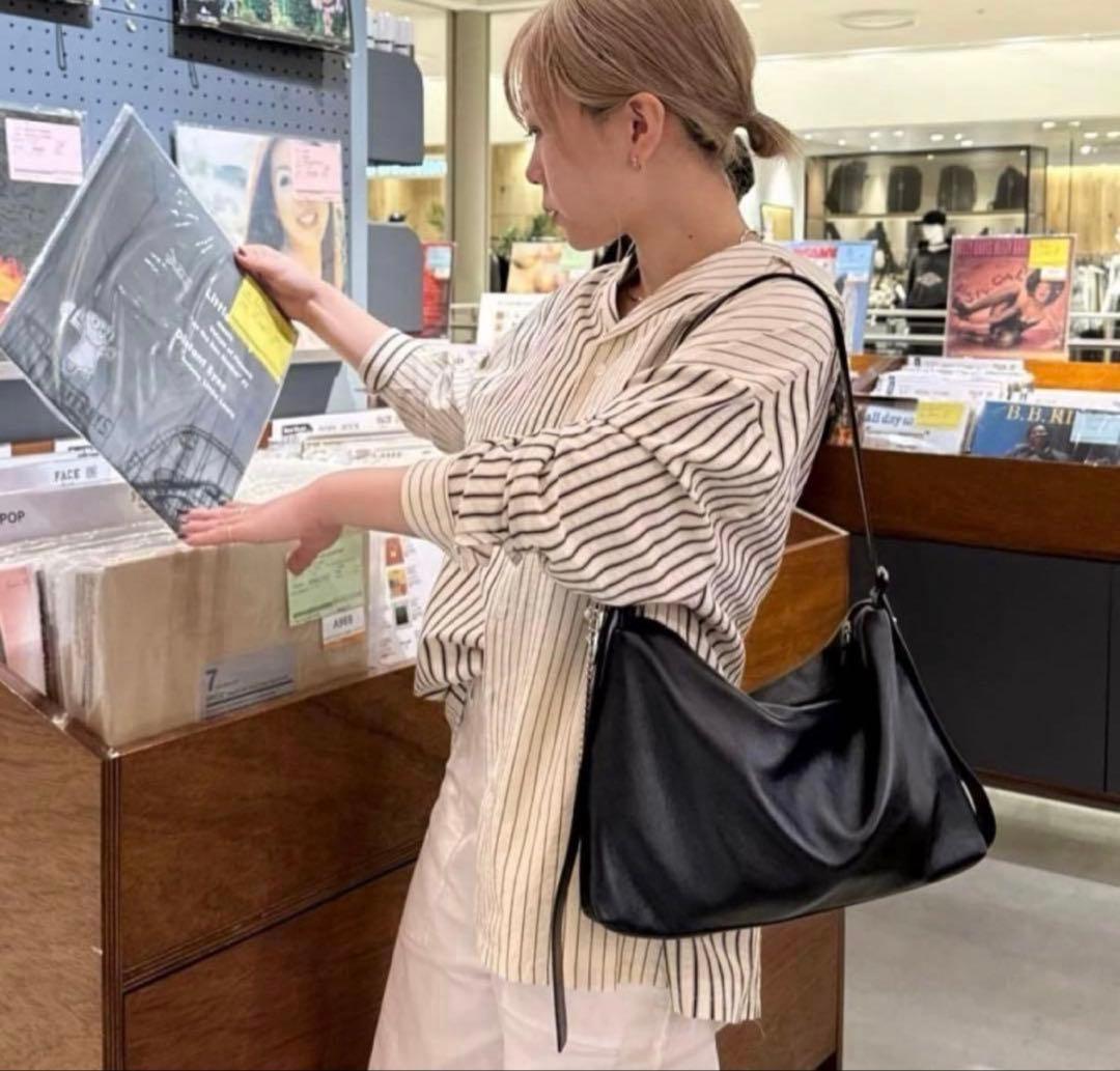 ear PAPILLONNER（イアパピヨネ）2WAY本革レザーショルダーバッグ